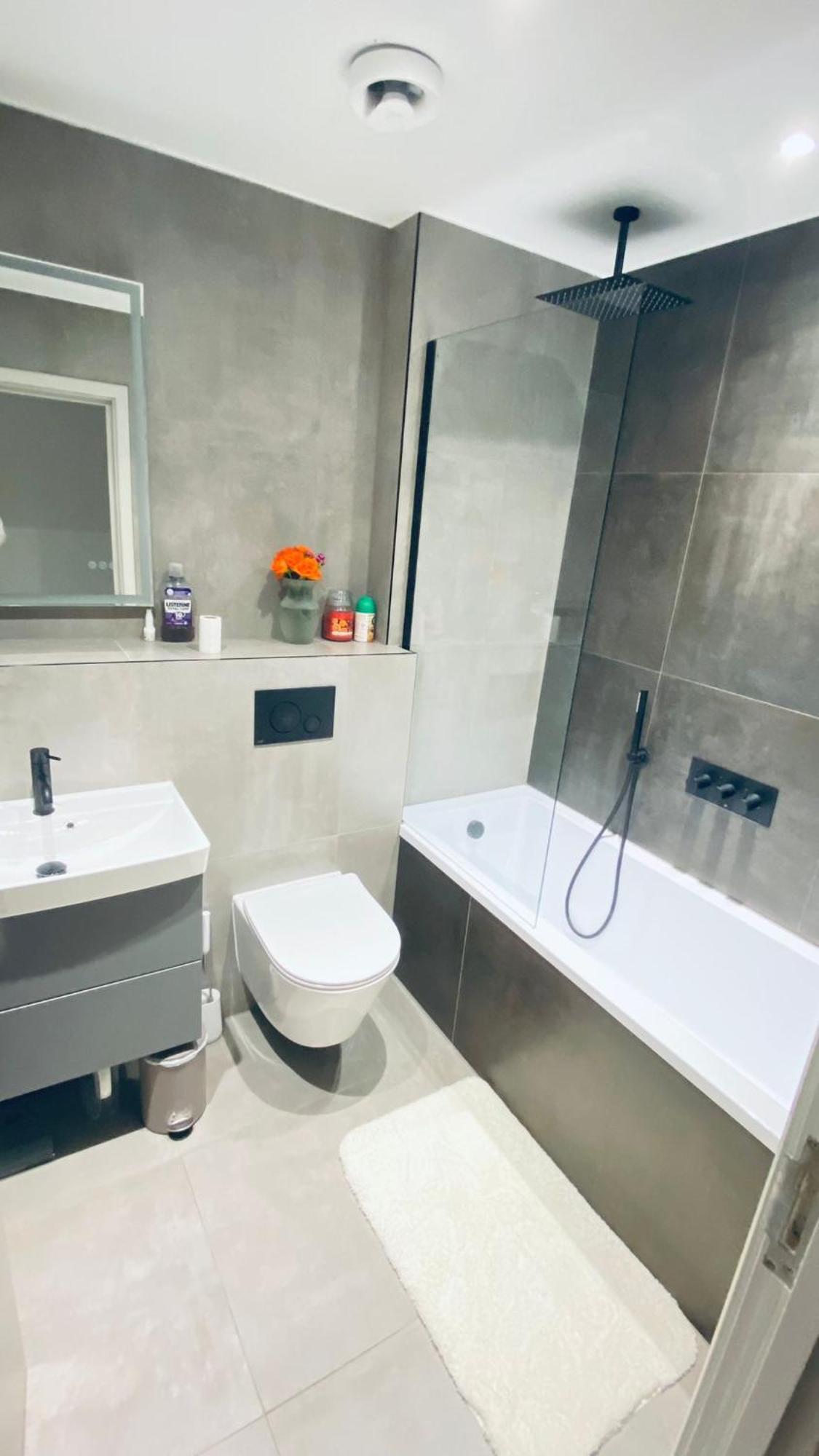 Shadwell - Walking Distance To Tower Bridge, Two Stations In Close Proximity * Londra